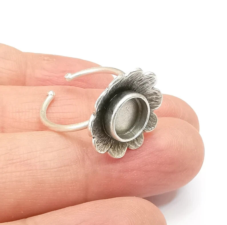 Flower Ring Blank Setting, Wire Brass Ring Bezel, Cabochon Mounting (8mm) G33583