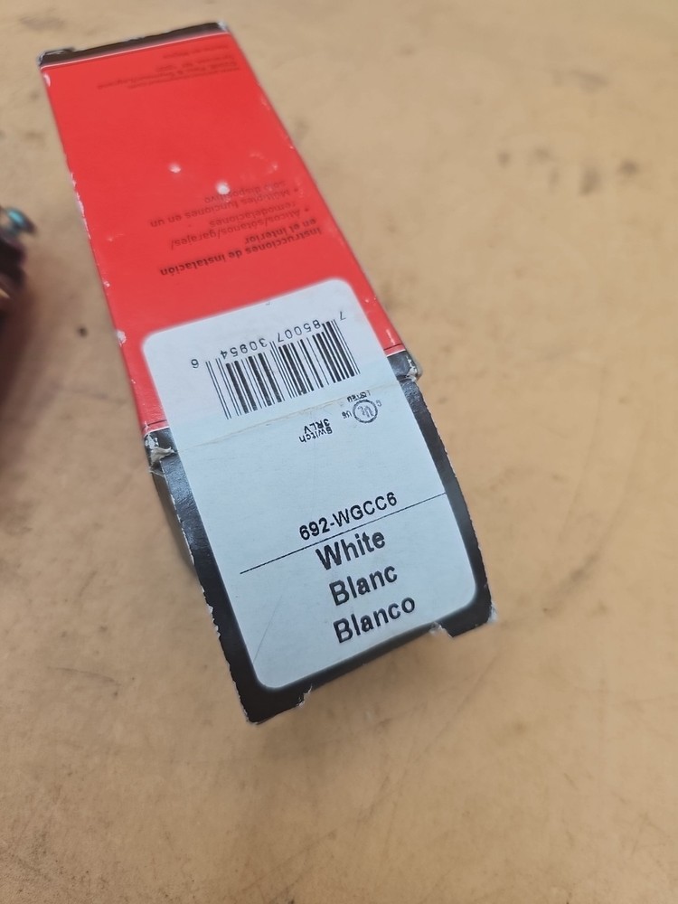 Pass & Seymour 692WGCC6 White Single-Pole Switch & Pilot Light
