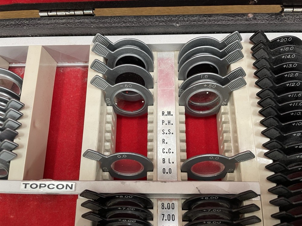 Topcon Spectrum Professional Optical Trial Lens Optometry Refraction Set w/ Case
