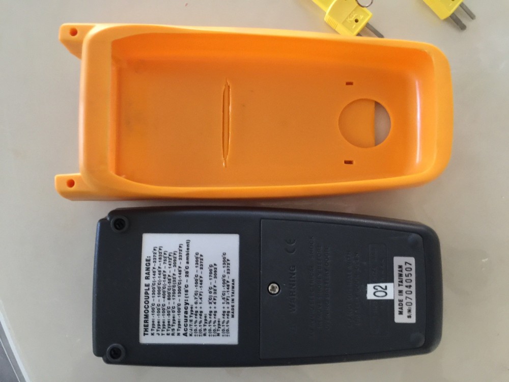 Omega HH147 Data Logger Thermometer RS-232 Includes Battery