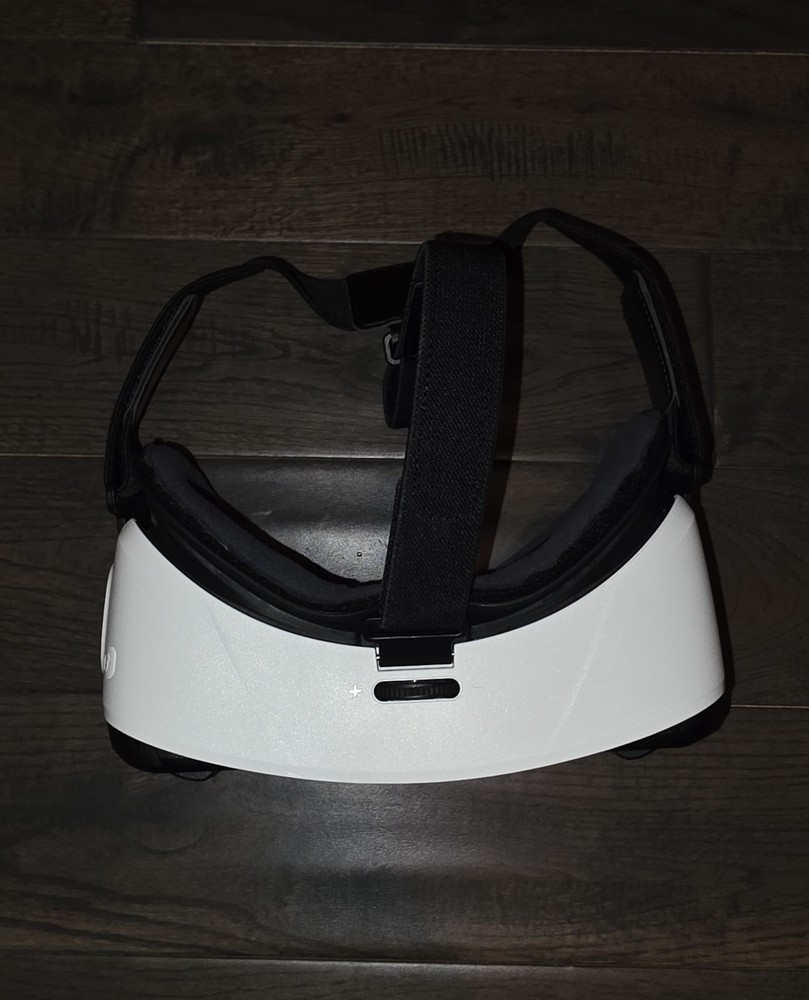 Samsung Gear VR Smartphone Virtual Reality Headset White/Black Plastic