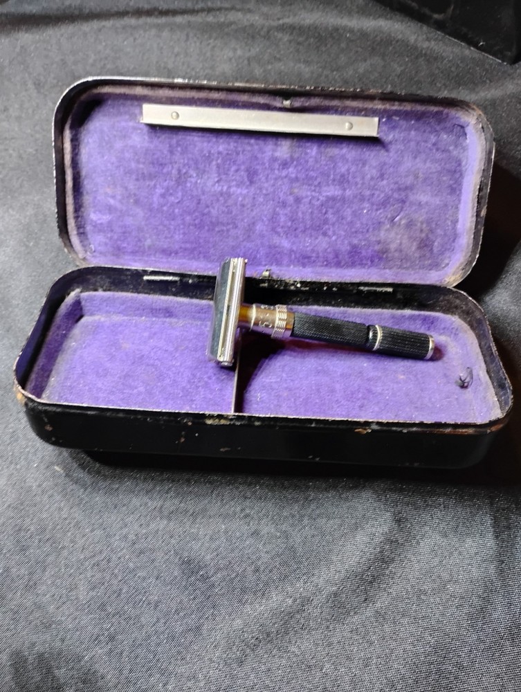 1969 Gillette Super Adjustable 109 "Black Beauty" Razor - O4 Date Code W/Case
