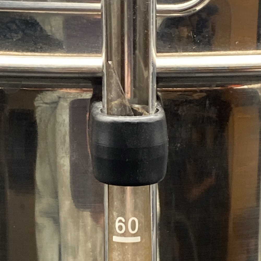 Delonghi Ultimate Coffee Urn DCU62 20-60 Cup/ Broken Level Indicator/Powers On