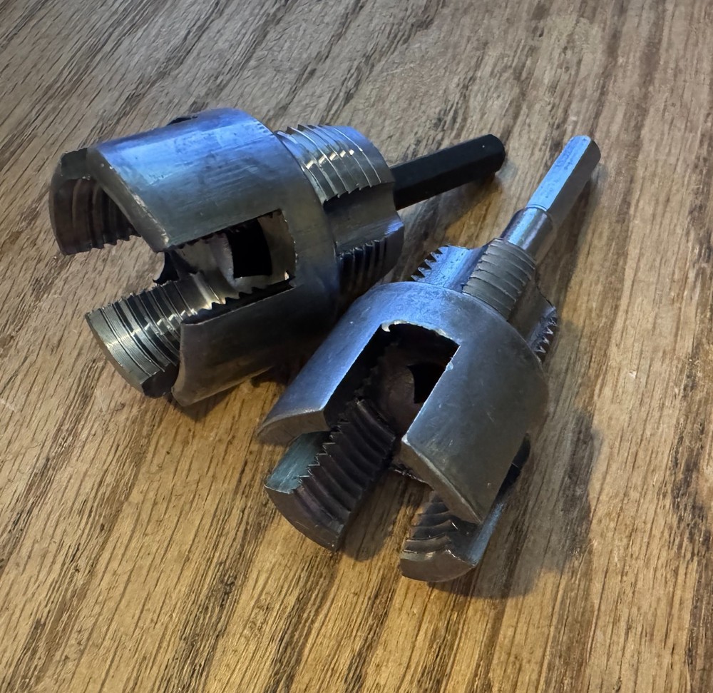 Integrated Internal / External Pipe Threading Tool ½” + ¾” PVC Pipe Threader Kit