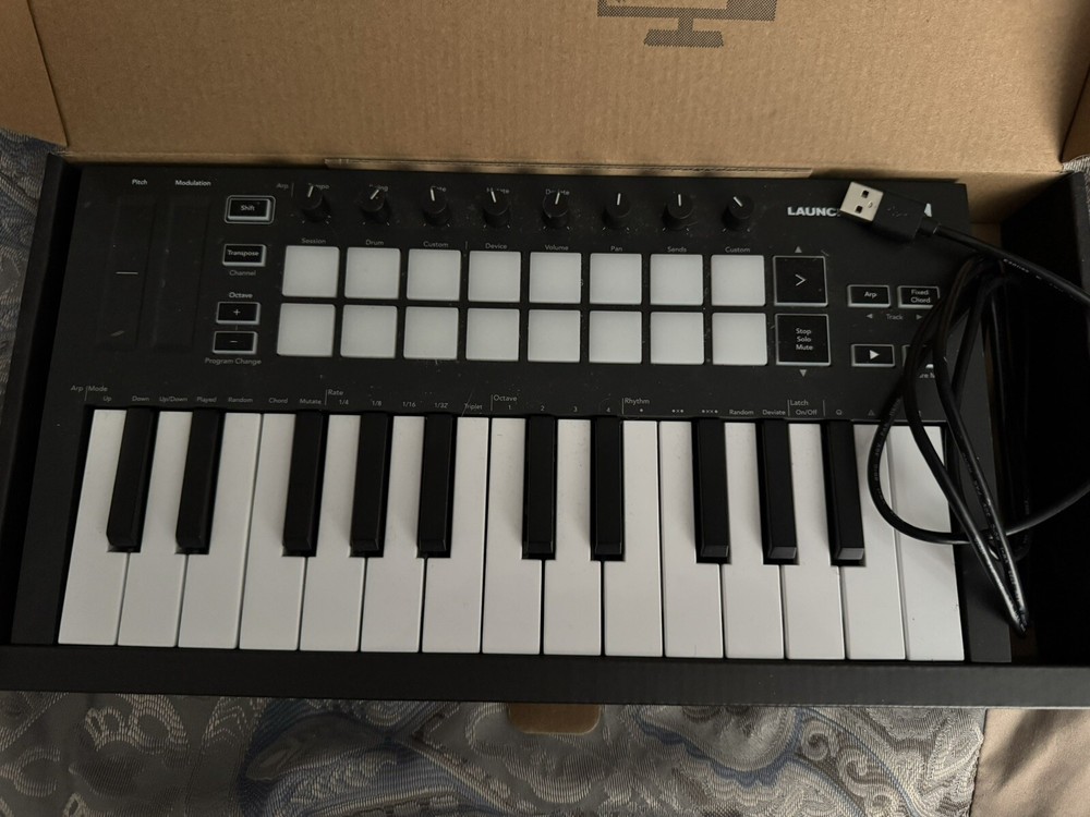 Novation Launchkey Mini Mk3 25 Mini-key Midi Keyboard Controller