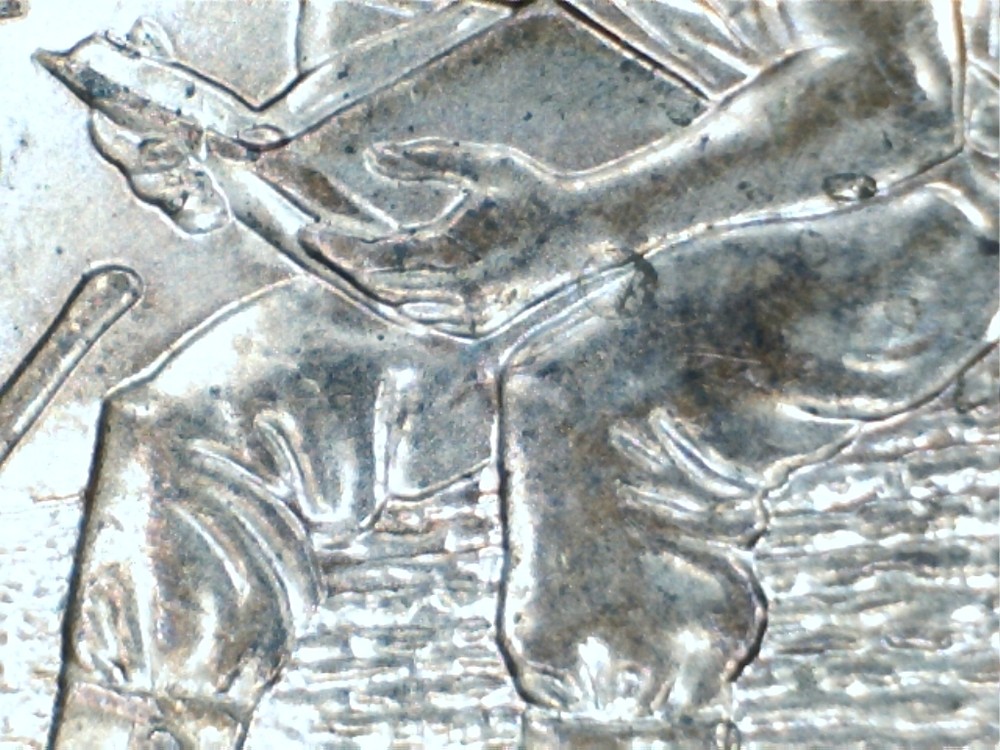 2009D Lincoln Cent With Crease On Left Knee