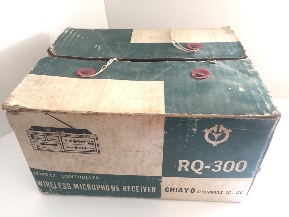Chiayo Electronics RQ-300 Vintage Wireless Receiver & 2 Microphone Transmitter