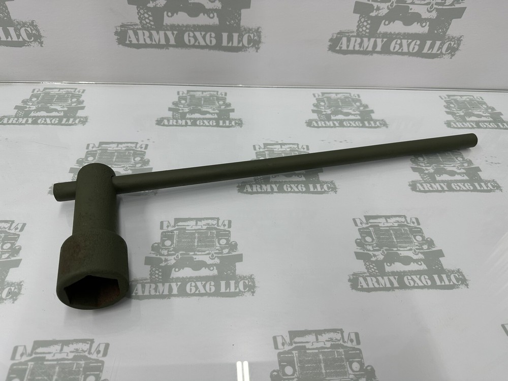 Short Trailer Lug But Wrench 1 1/2” Socket With Breaker Bar M105 M923 M939 M35a2