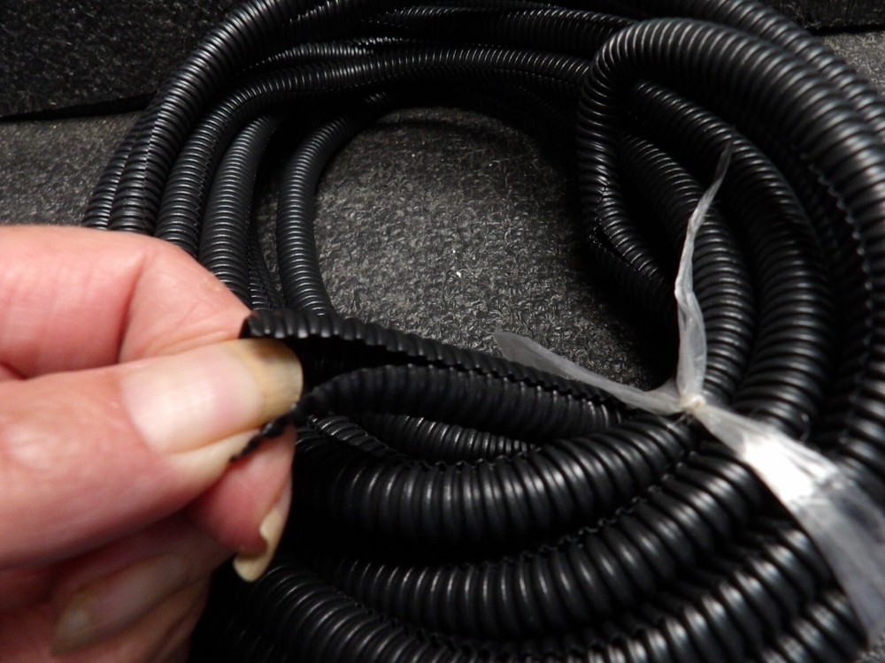 CORRUGATED LOOM TUBING SPLIT TYPE 5/16'' X 25FT POLYETHYLENE(C)
