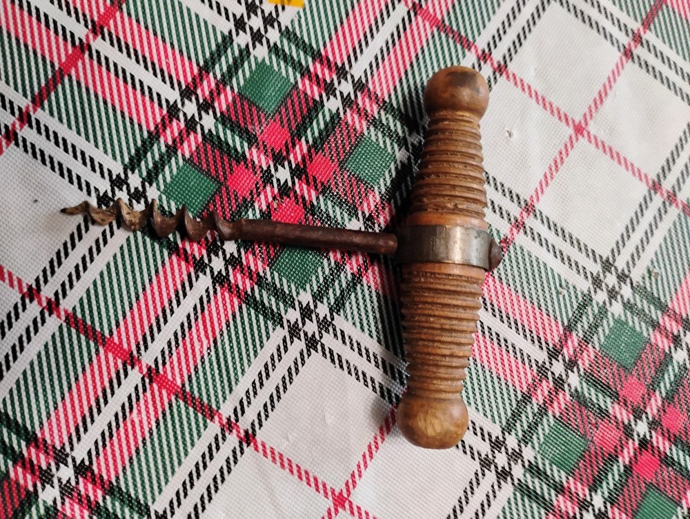 ANTIQUE CORKSCREW T SHAPED WOOD TURNED HANDLE