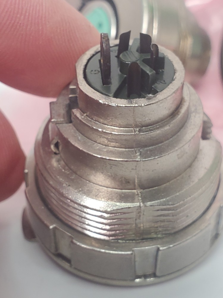 SWITCHCRAFT 3 PIN PANEL ELECTRICAL OUTLET Connectors