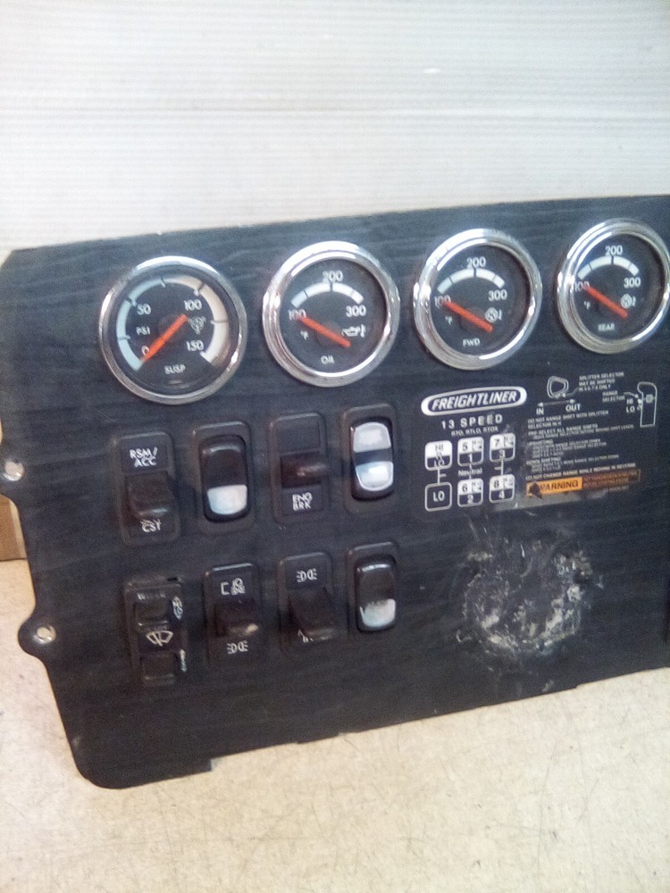 2004 Freightliner Columbia Gauge And Switch Dash Panel M89332
