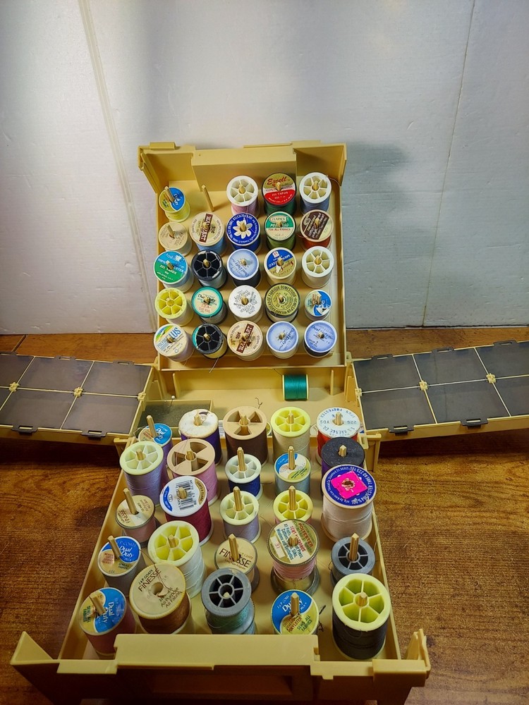 Vintage Folding Sewing Box Caddy 50 Spool Thread Bobbin Organizer