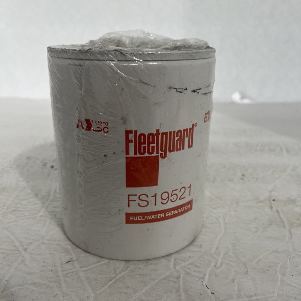 1 New Fleetguard FS19521