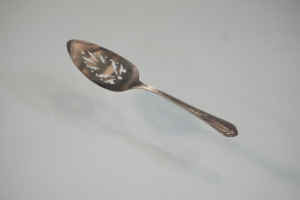 Wm A Rogers A1 Plus Pierced Pie Server Oneida 1936 Meadowbrook Silverplate