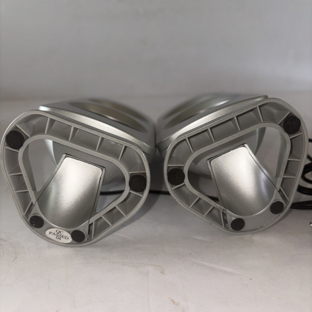 Insignia Desktop Computer Speakers USB Powered 3.5mm AUX Dual Driver Silver