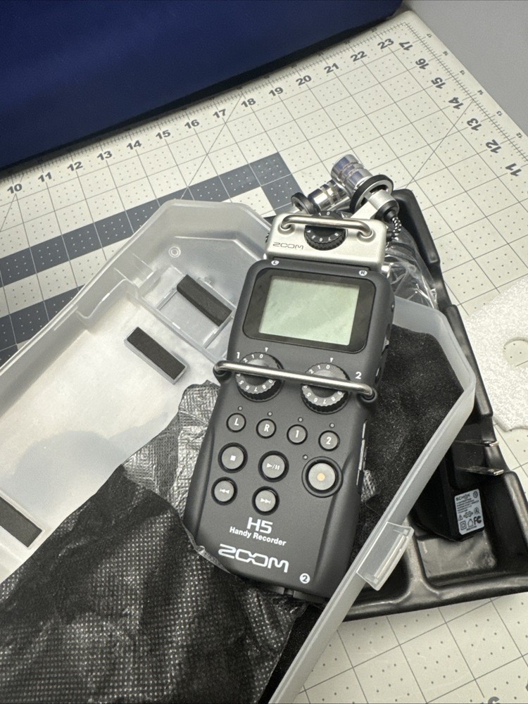 Zoom H5 Handy Recorder Four-Track Interchangeable Mic USB Handheld Recorder