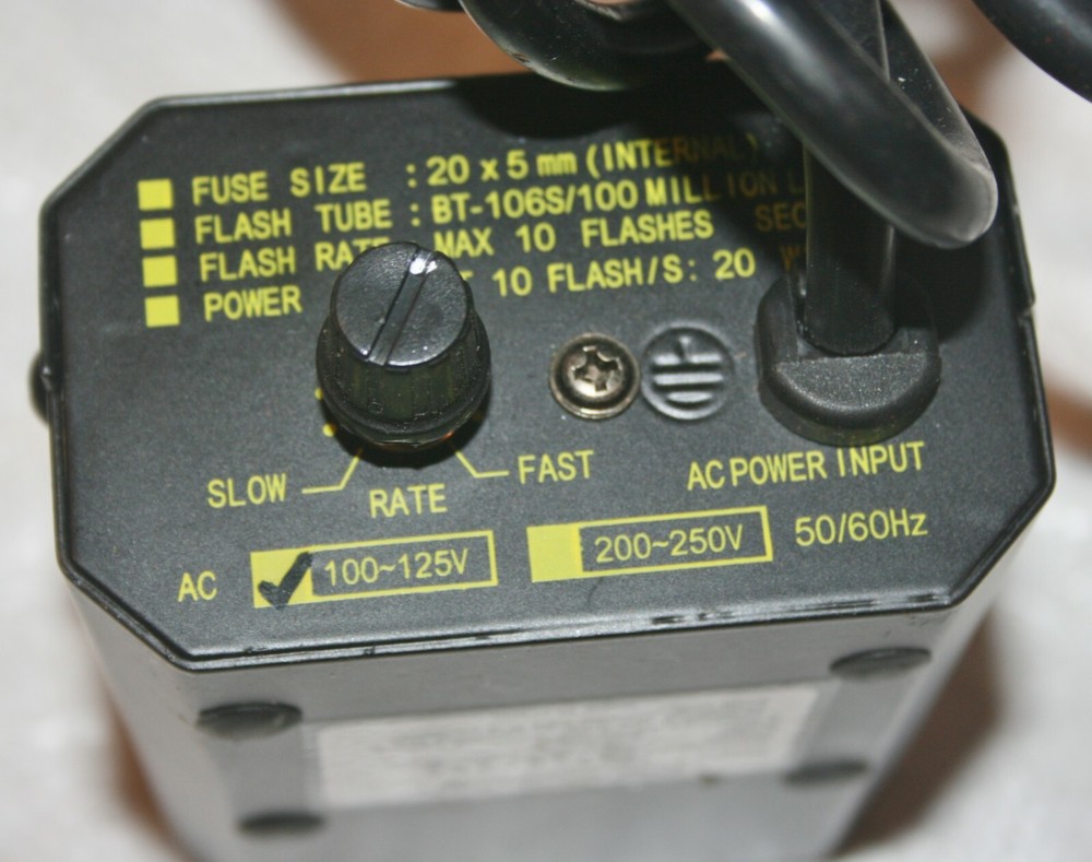 LYTE QUEST MODEL ST-35 ADJUSTABLE SPEED STROBE LIGHT GREAT HAUNTED HOUSE EFFECTS