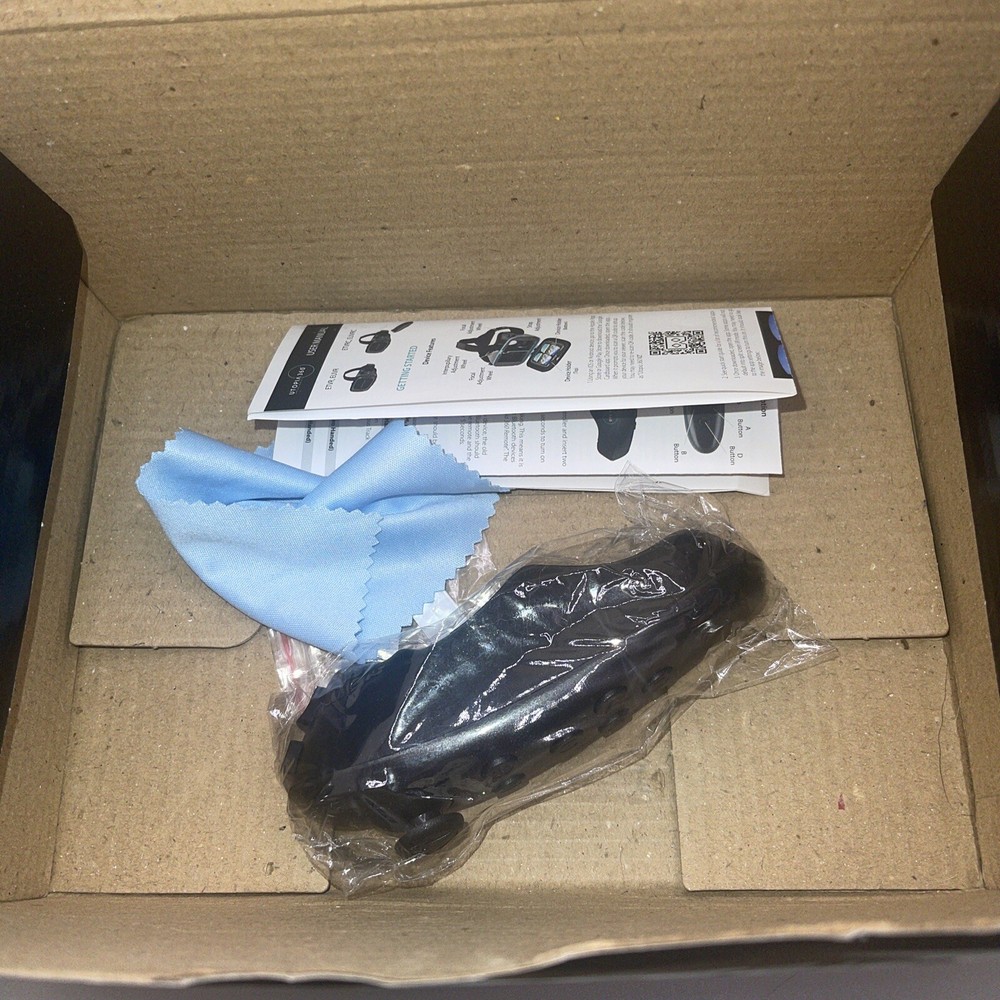 Utopia 360 VR Headset with Wireless Bluetooth Controller - iPhone & Android