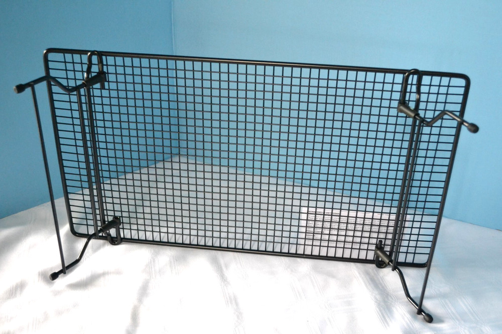 Pampered Chef ~NEW~ STACKABLE COOLING RACK - Space Saving for Cookies & Candies!