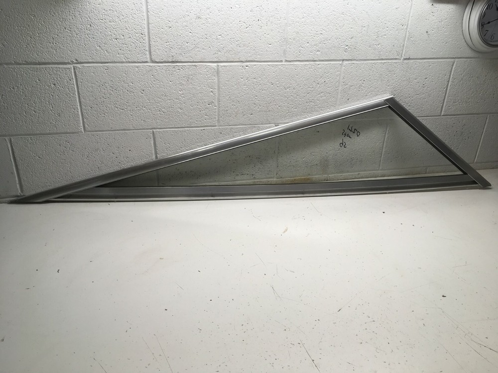 Z7 1995 Starcraft 1720 Boat Windshield Driver Right Starboard Side
