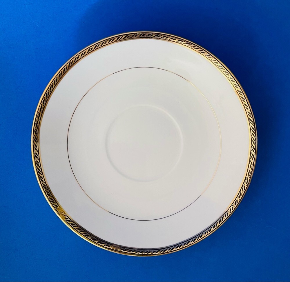 Delta Airlines International First Class Cup & Saucer - Blue/Gold Braid Pattern