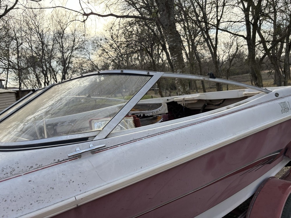 Complete ￼Curved boat glass windshield 1996 Larson Universal