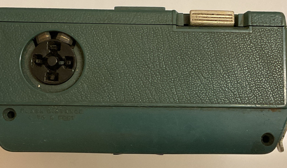Vintage Kodak Hawkeye Instamatic Camera R4 Untested Missing Strap