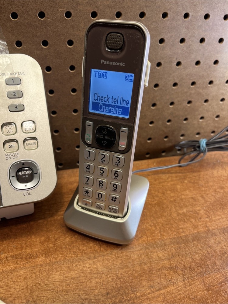 Panasonic 4 Handset Cordless Phone System w/ Answering Machine Base Tested
