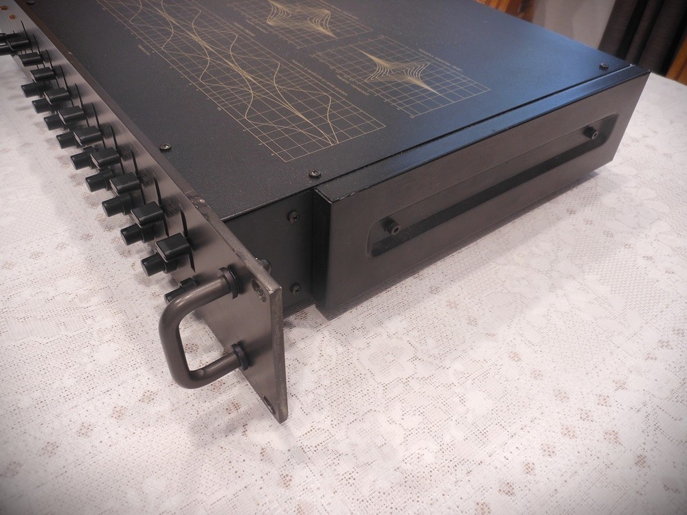 VERY NICE TECHNICS SH-9010 (E) PROFESSIONAL AUDIO EQUALIZER, WORKS BEAUTIFULLY!