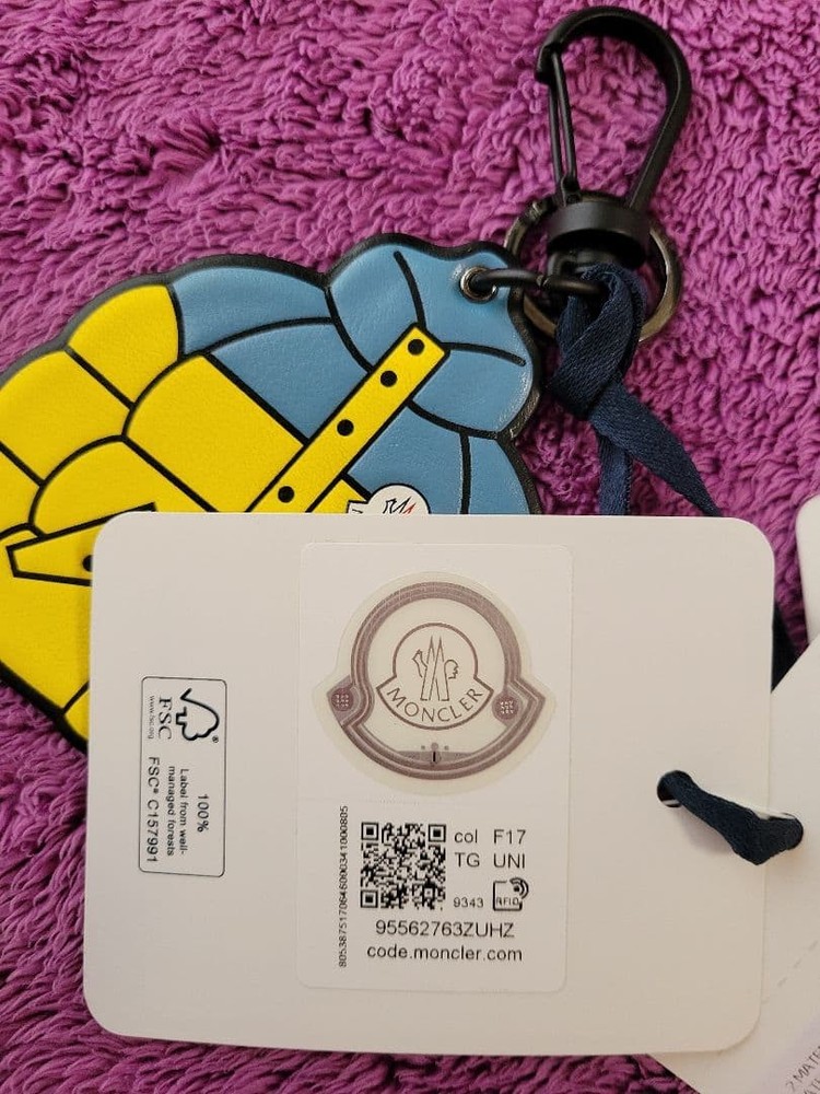 ️MONCLER Down jacket type keychain