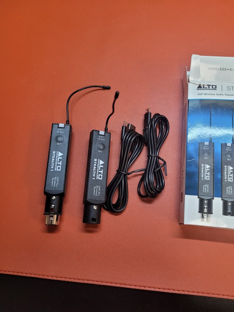 Alto Professional STEALTH1XNA Mono UHF Wireless Microphone Speaker System