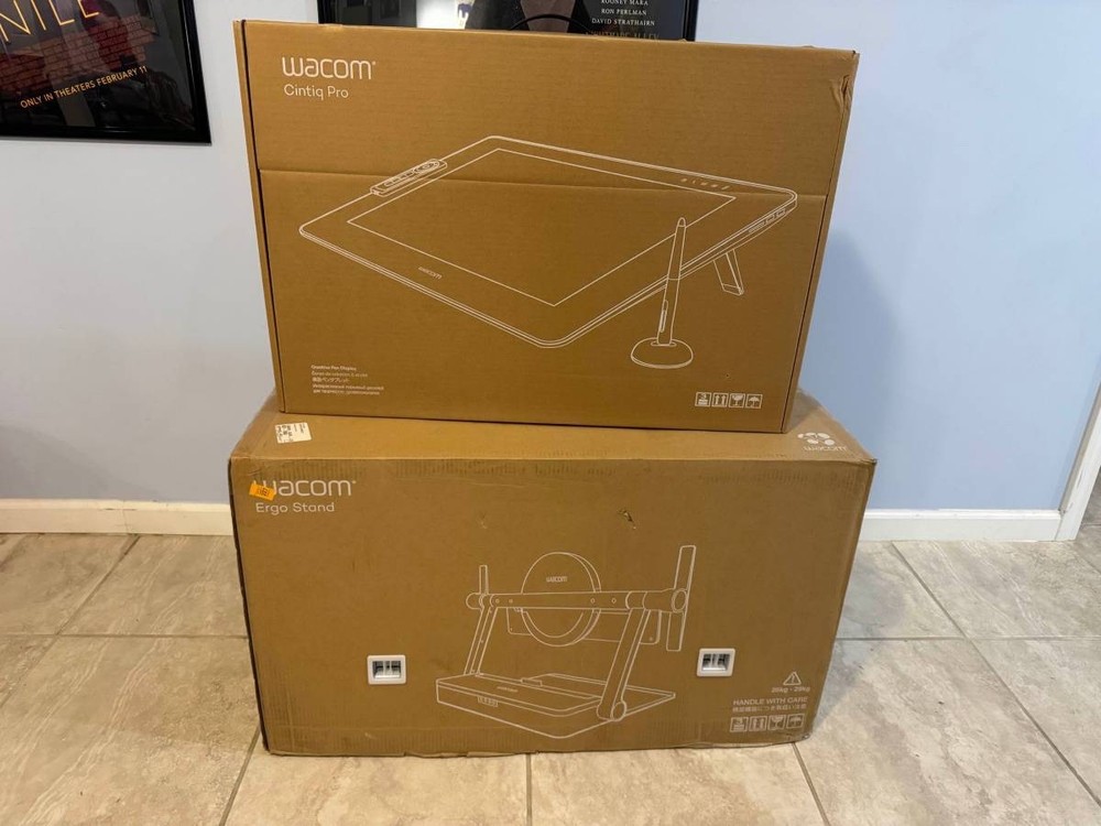 Wacom Cintiq Pro 24 Touch with Ergo Stand