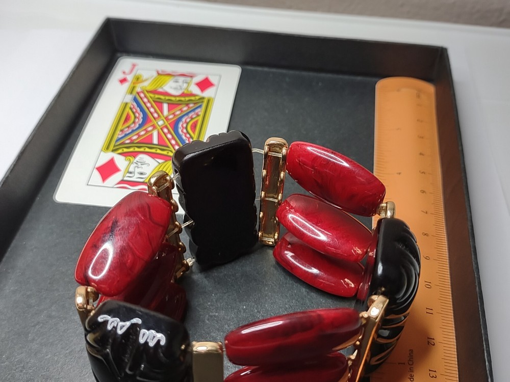 Nice Plastic Bead Red And Black Stretch Bracelet