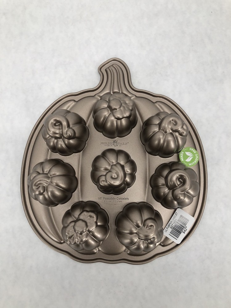 Lil Pumpkin Cakelet, 2 Cups - NEW