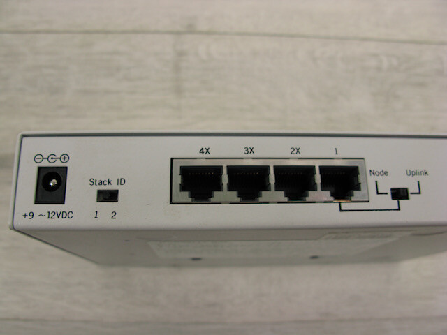 Linksys Stackable Etherfast 100BaseTX 4-Port Hub EZHUB04S