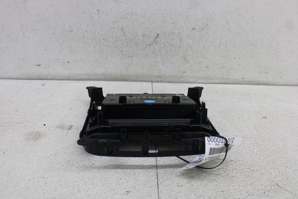 RADIO DASH MOUNTED DISPLAY & CONTROL PANEL 8" SCREEN CHEVY SILVERADO 1500 2014