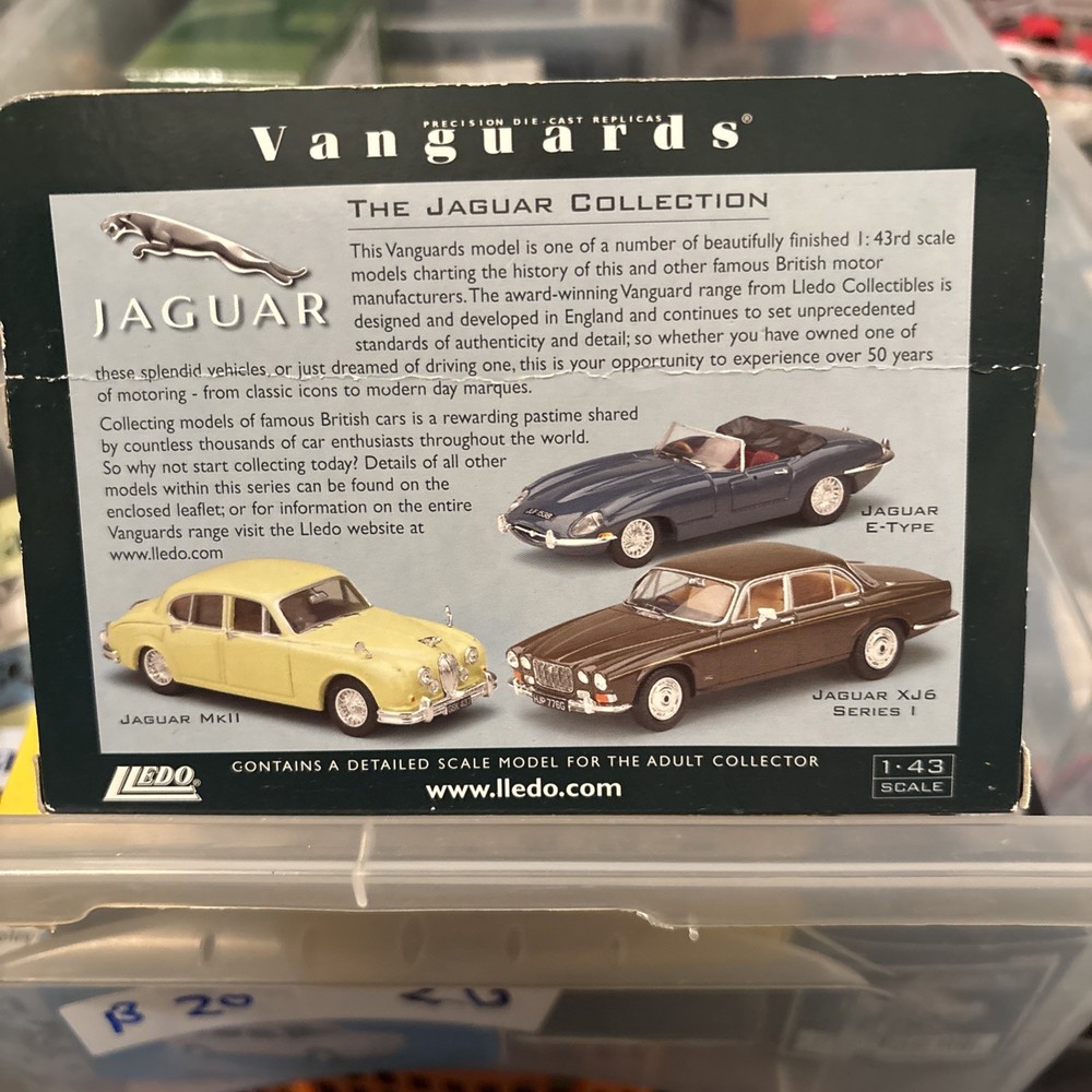 VANGUARDS VA08801 DAIMLER.(white)