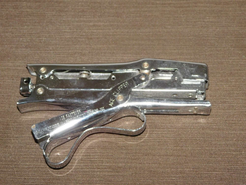 VINTAGE ACE CLIPPER STAPLER MINOR USAGE