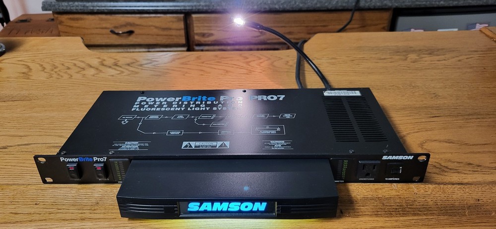 Samson PowerBrite Pro 7 power distribution center w/lamp