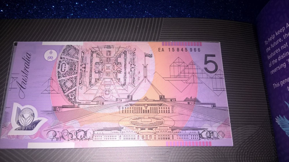RBA Two Generations Of $5 Folder **LAST PREFIX EA 2015**