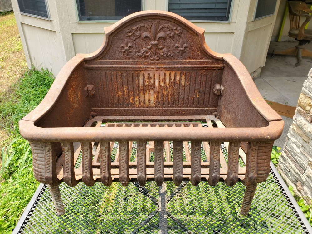 VINTAGE BEAUTIFUL CAST IRON FLEUR DE LIS FIREPLACE LOG INSERT
