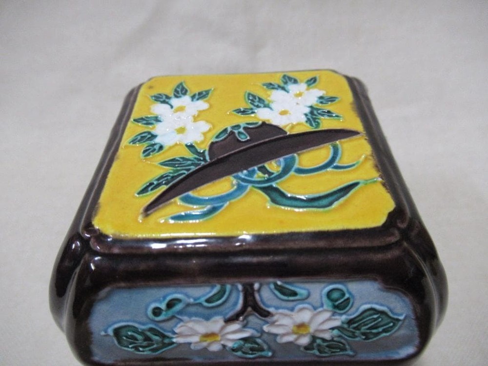 Japanese Ceramic Incense Container Floral Pattern Traditional Display Decor