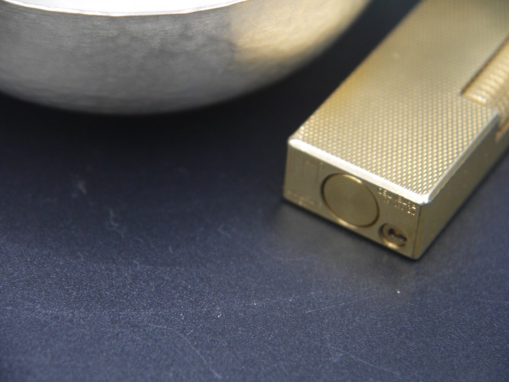 Dunhill Plaque D'Or - Exquisite Cigarette Lighter in Perfect Condition...!!!