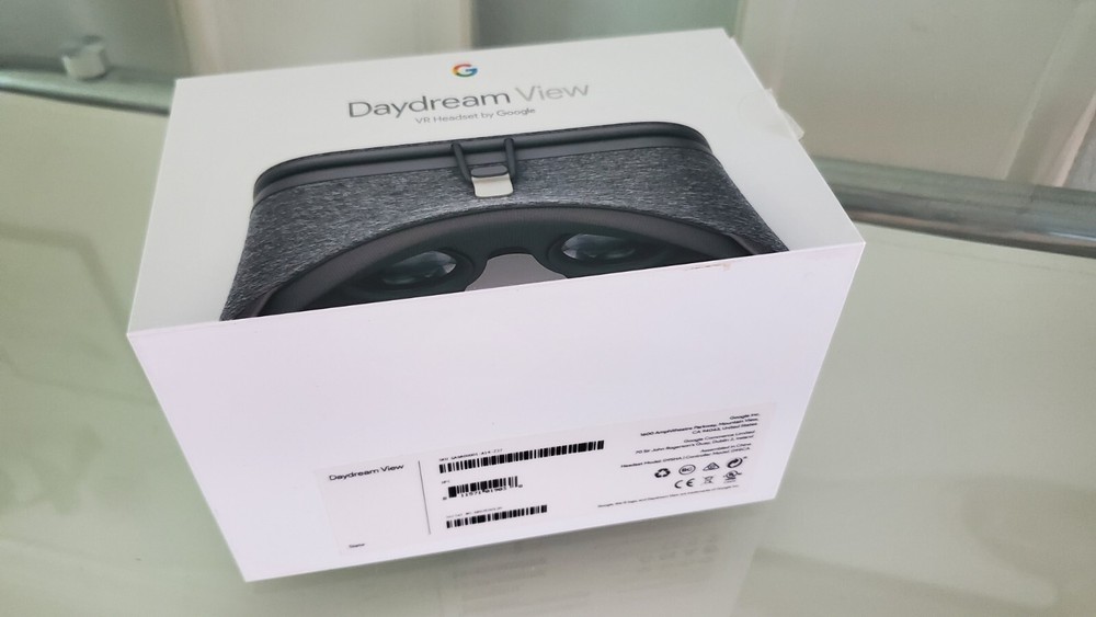 Google Daydream View - VR Headset model D9SHA Controller model D9SCA