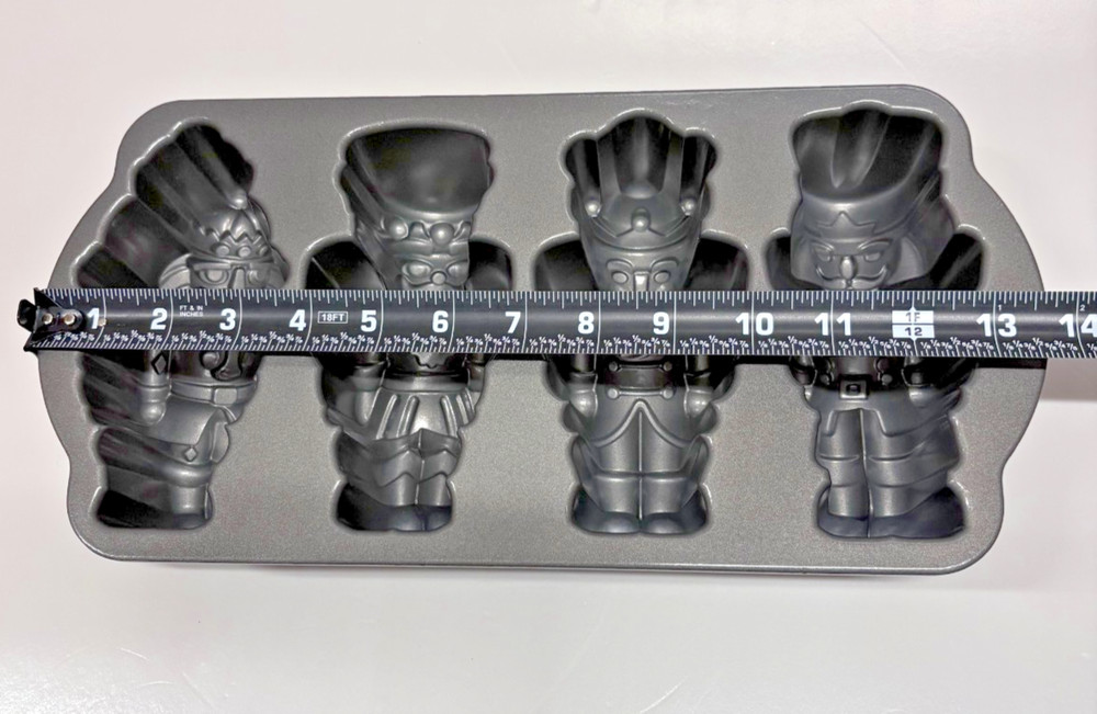 Nordic Ware NUTCRACKER Sweets Cast Cakelet Pan, 6 Cup Capacity, Silver NEW!