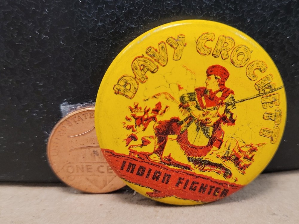 Vintage DAVY CROCKETT INDIAN FIGHTER PIN BUTTON