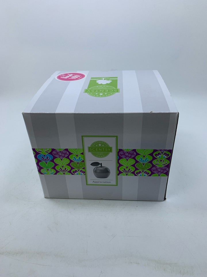 NIB CERAMIC APPLE SHAPED WAX WARMER.