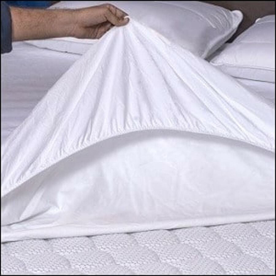 Mattress Protector for Bedwetters, Fitted Sheet Style, 100% Waterproof, Soft