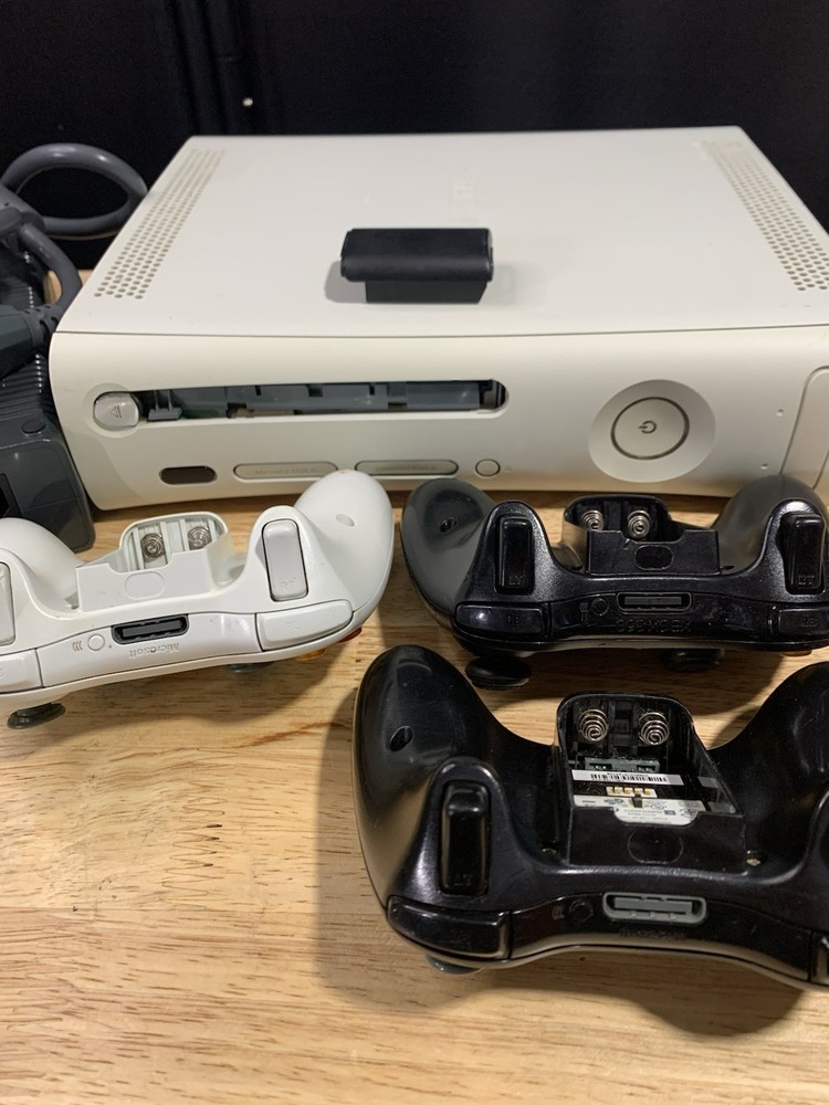 Microsoft Xbox 360 Console Bundle NewPowercord Ghost Controllers READdescription